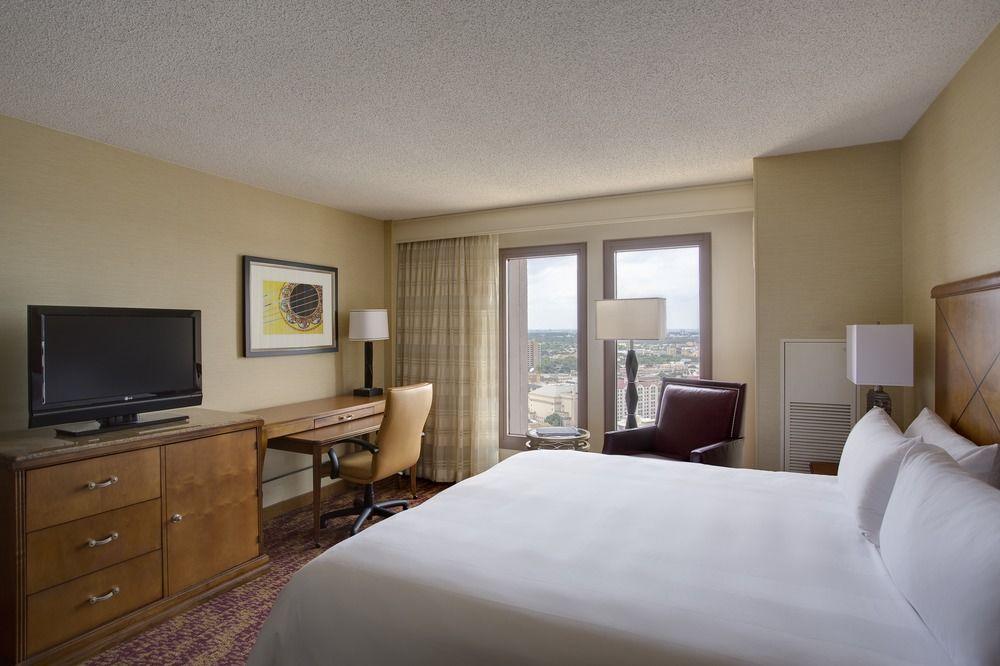 Marriott Rivercenter On The River Walk 4*
