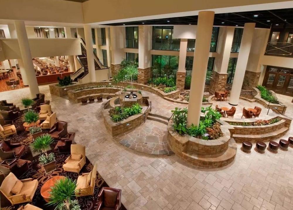 Embassy Riverwalk-downtown Hotel
