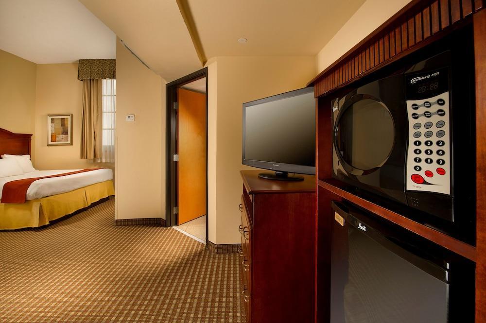 Express North Riverwalk Area By Ihg San Antonio