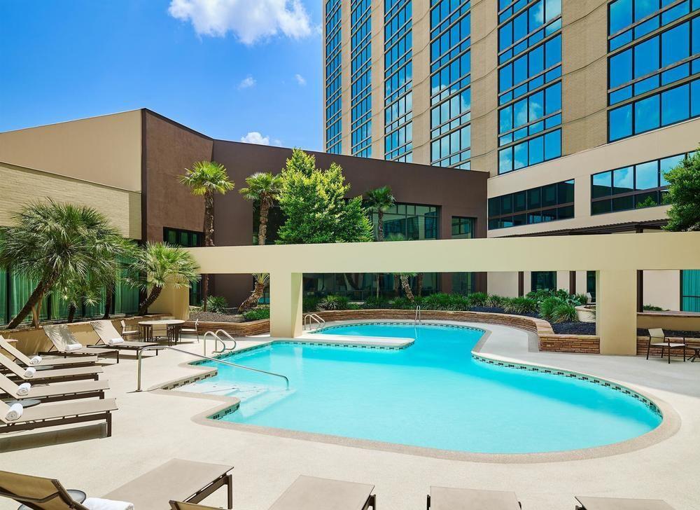 Aloft Airport 3*