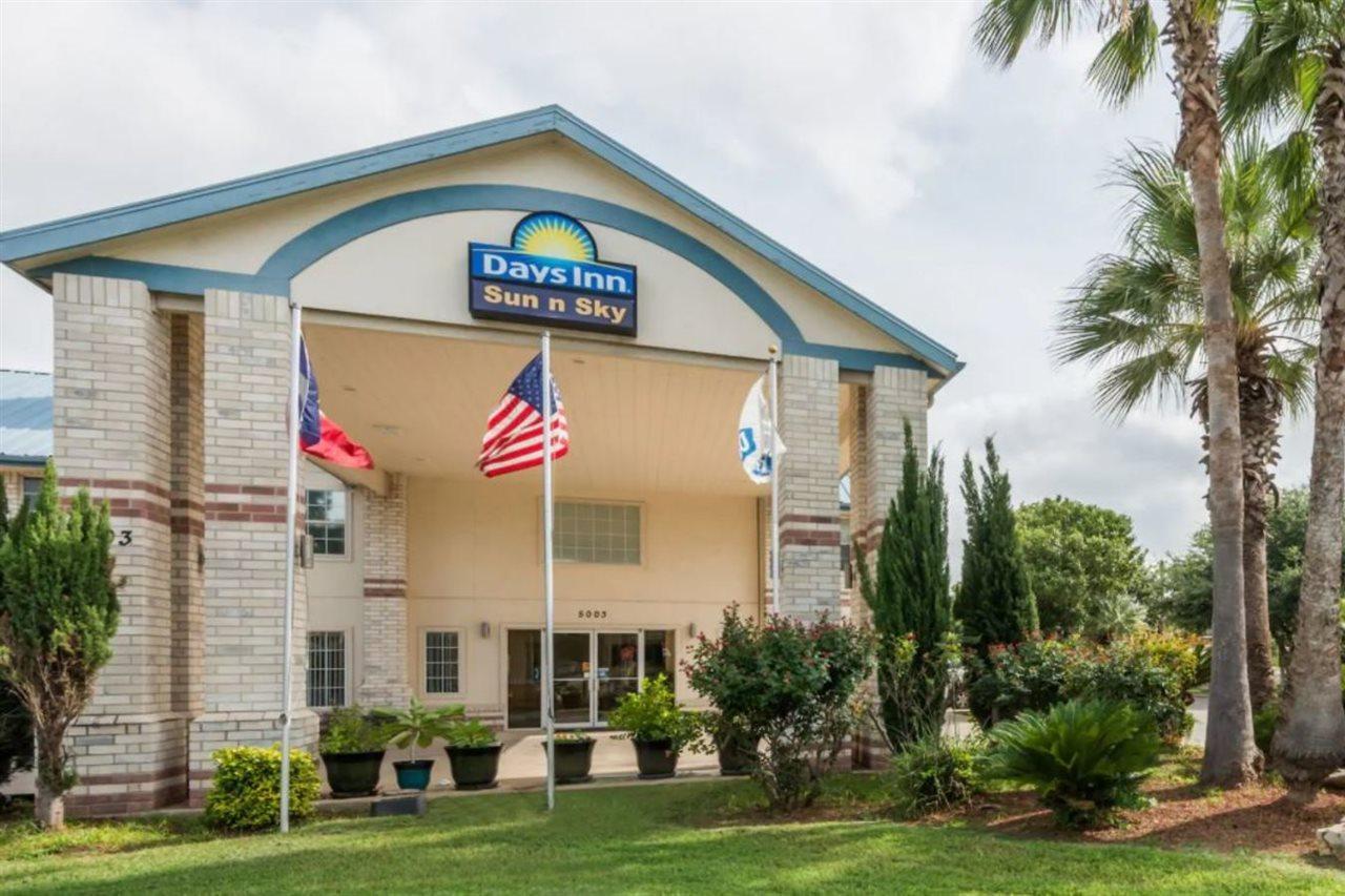 Hotel Days By Wyndham Southeast Frost Bank Center