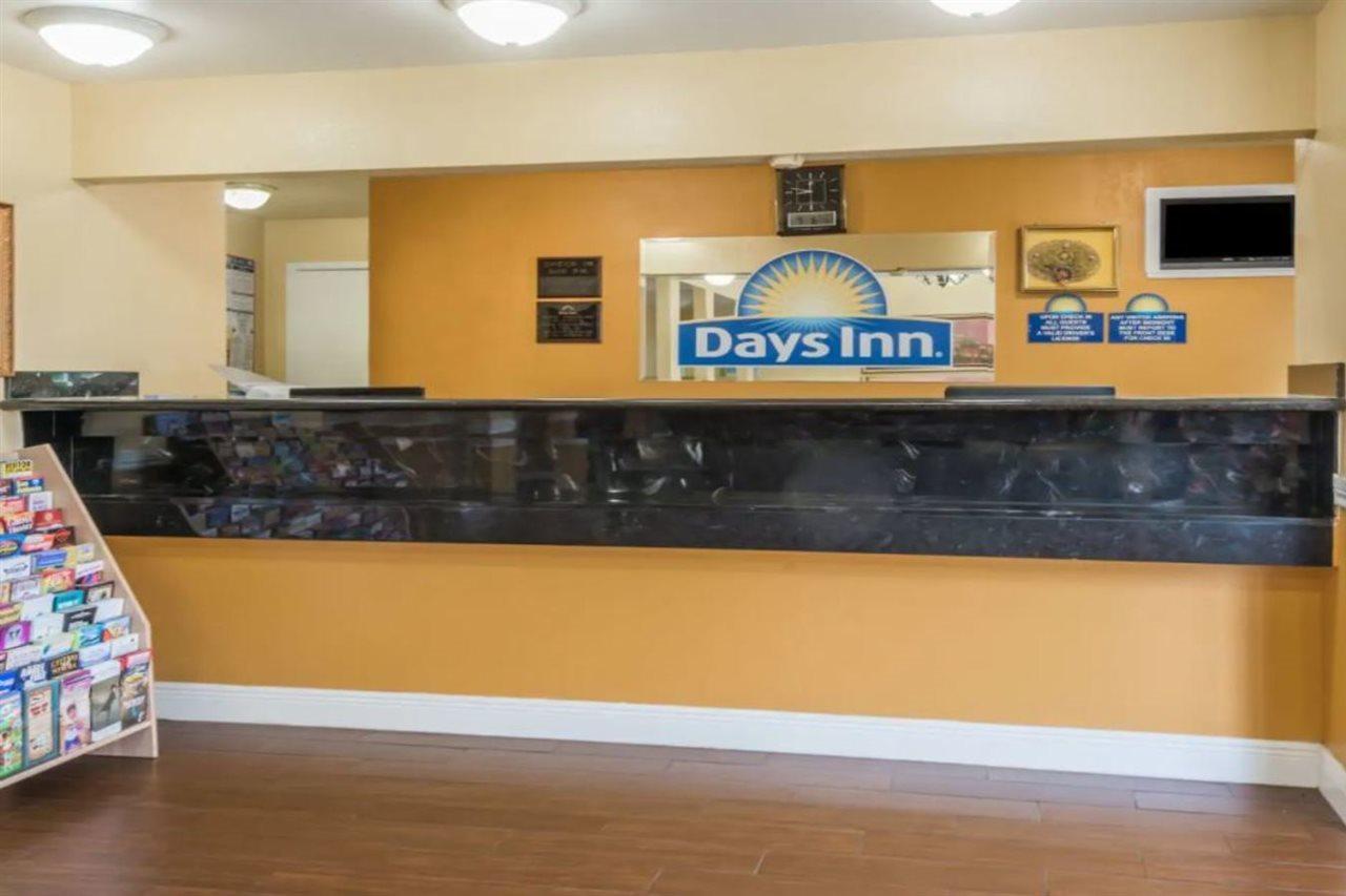 Days By Wyndham Southeast Frost Bank Center
