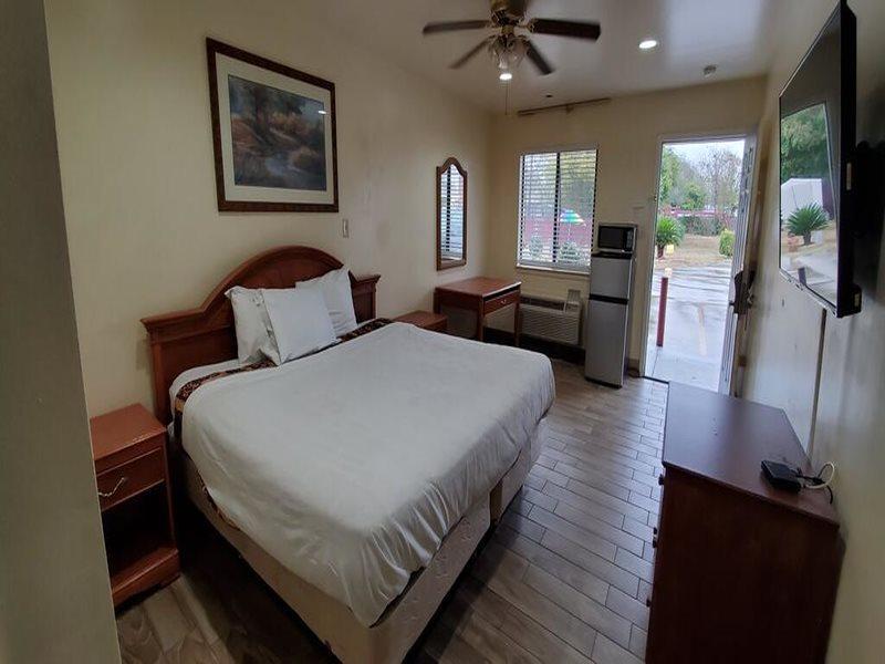 Americas Value Downtown Riverwalk 3*
