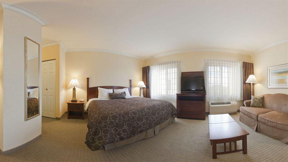 Staybridge Sea World By Ihg Hotel