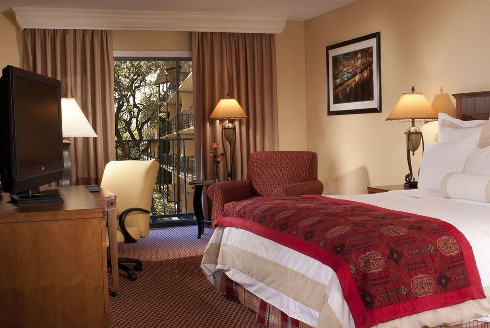 Marriott Plaza 4*