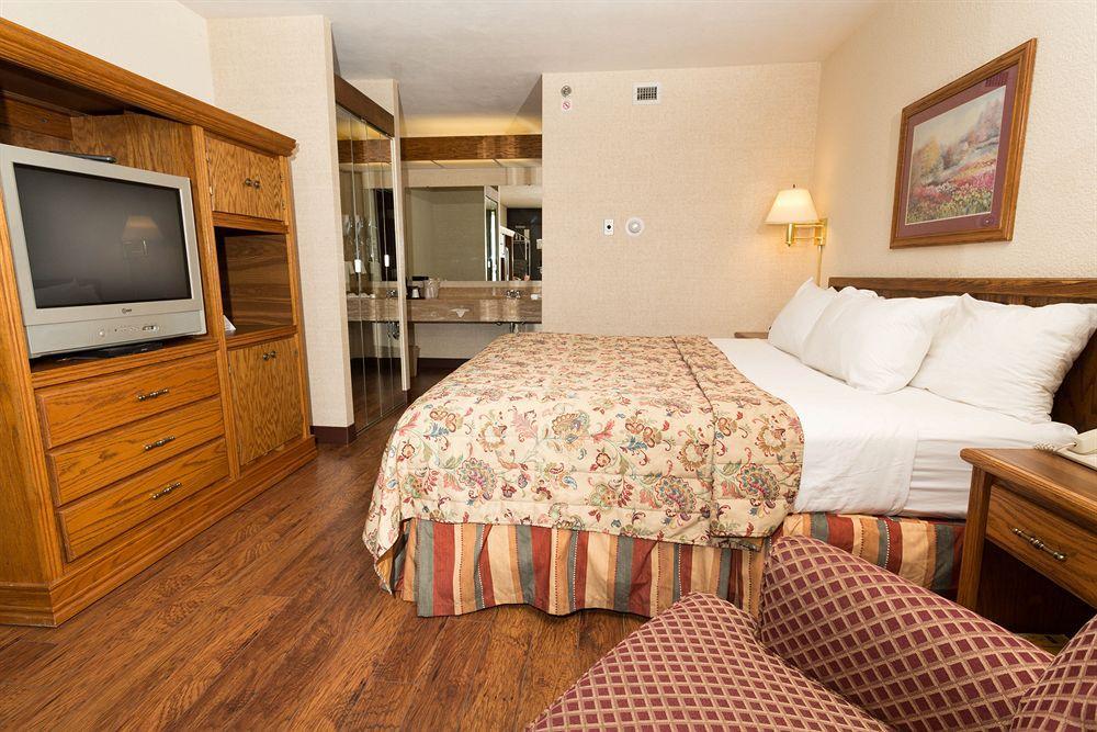 Pear Tree Northeast 2* San Antonio