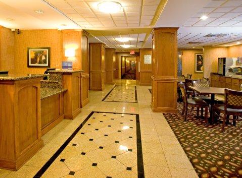 Express North Riverwalk Area By Ihg 3*