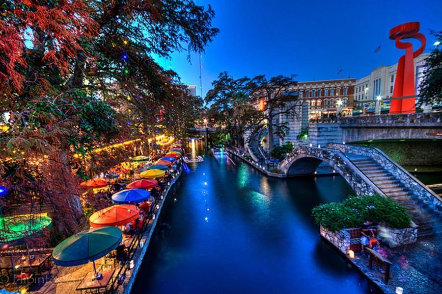 La By The Riverwalk * San Antonio