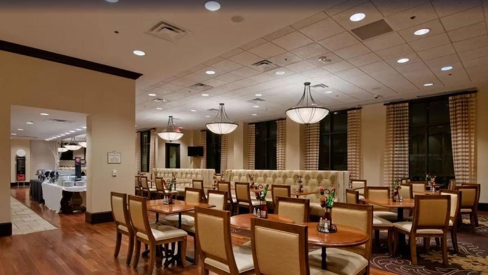 Embassy Riverwalk-downtown Hotel 4*