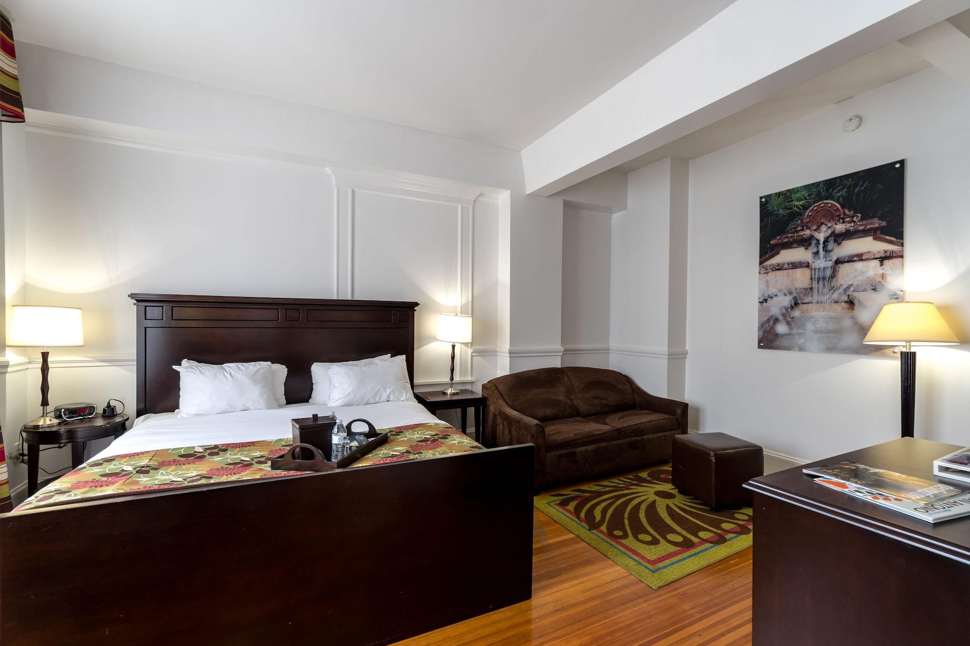 Hotel Gibbs Downtown Riverwalk 4*