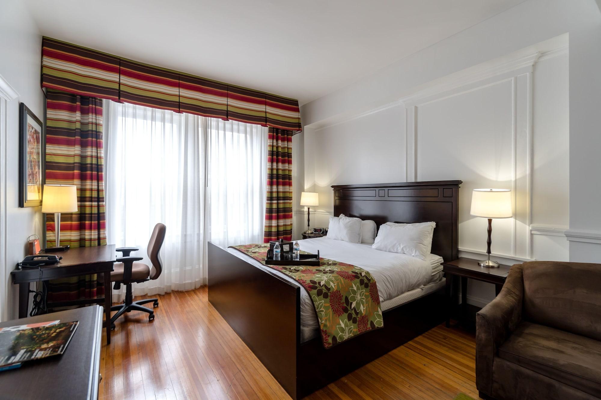 Gibbs Downtown Riverwalk 4*