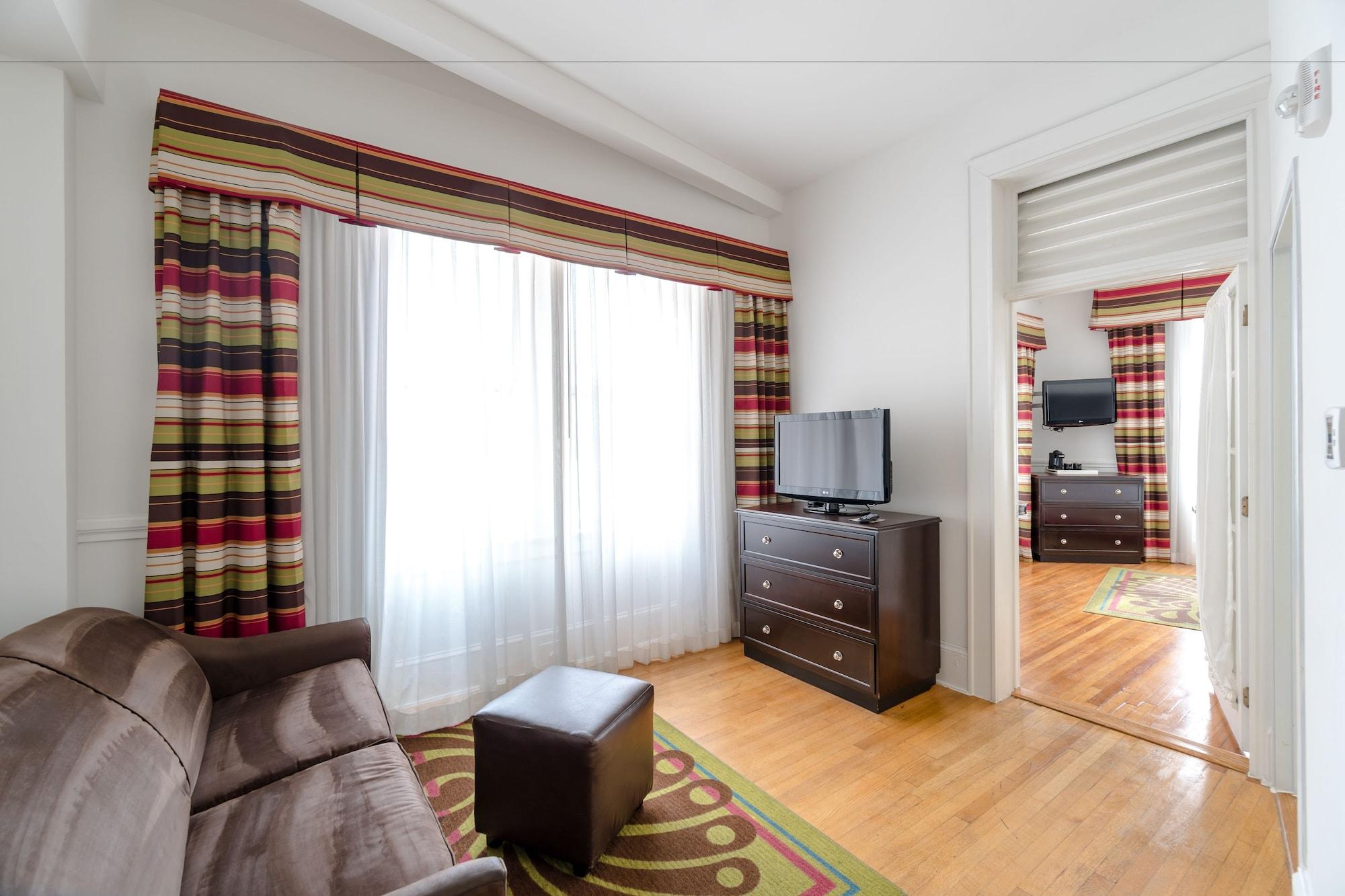 Hotel Gibbs Downtown Riverwalk 4*