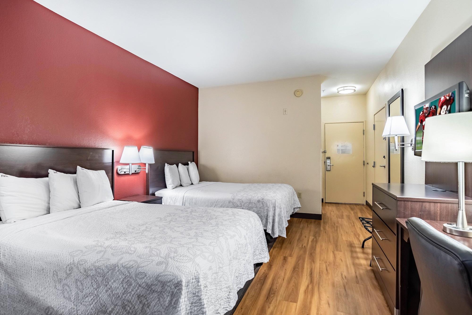 Hotel Red Roof Plus+ Downtown - Riverwalk 3*