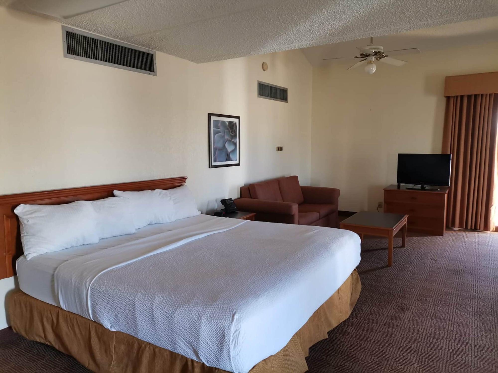 Hotel Super 8 By Wyndham Near Seaworld Ingram Park 3*