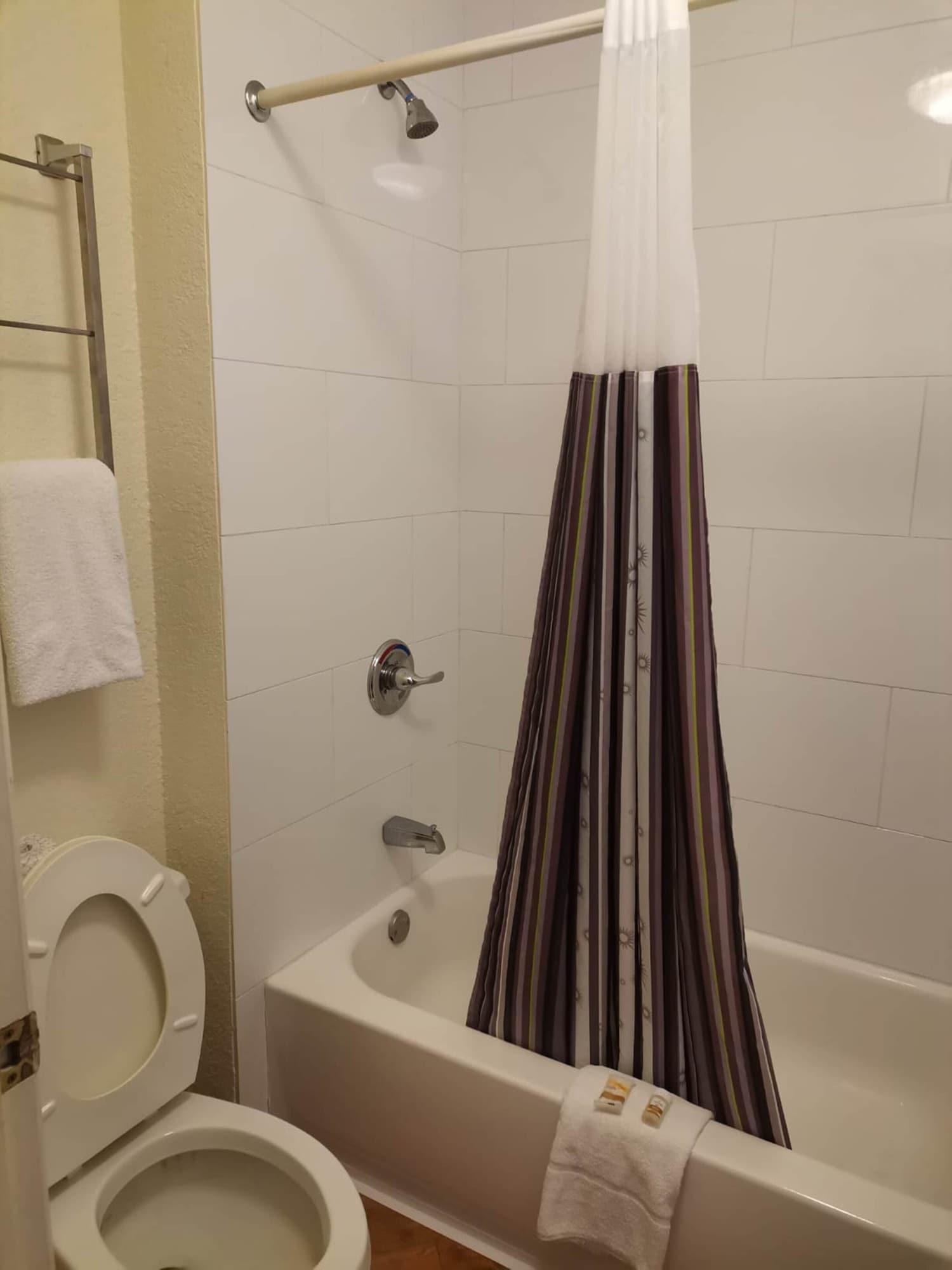 Super 8 By Wyndham Near Seaworld Ingram Park 3*
