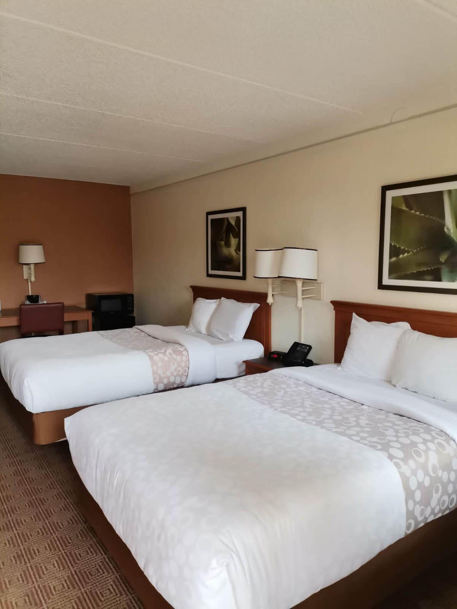 Super 8 By Wyndham Near Seaworld Ingram Park San Antonio