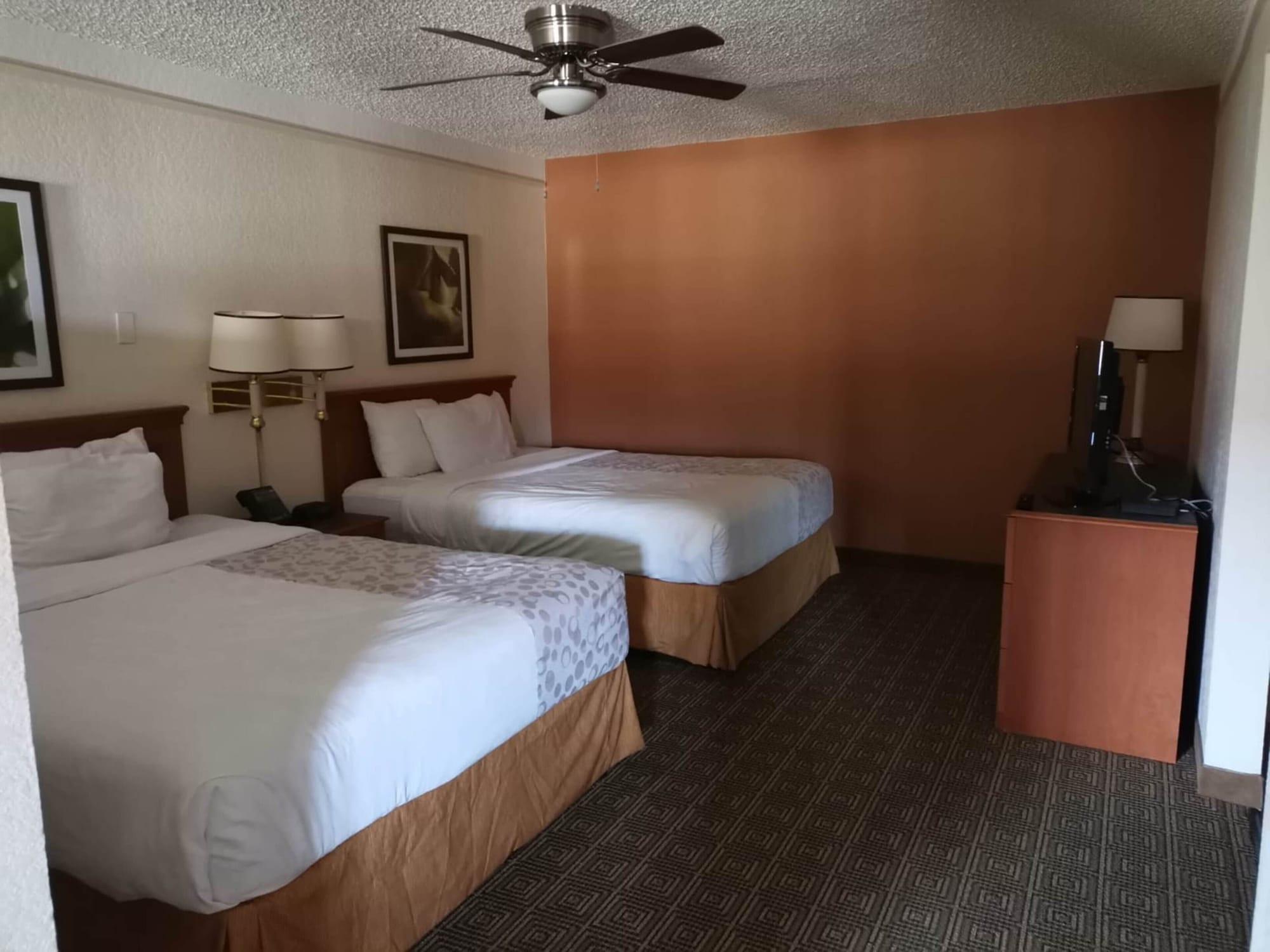 Hotel Super 8 By Wyndham Near Seaworld Ingram Park San Antonio