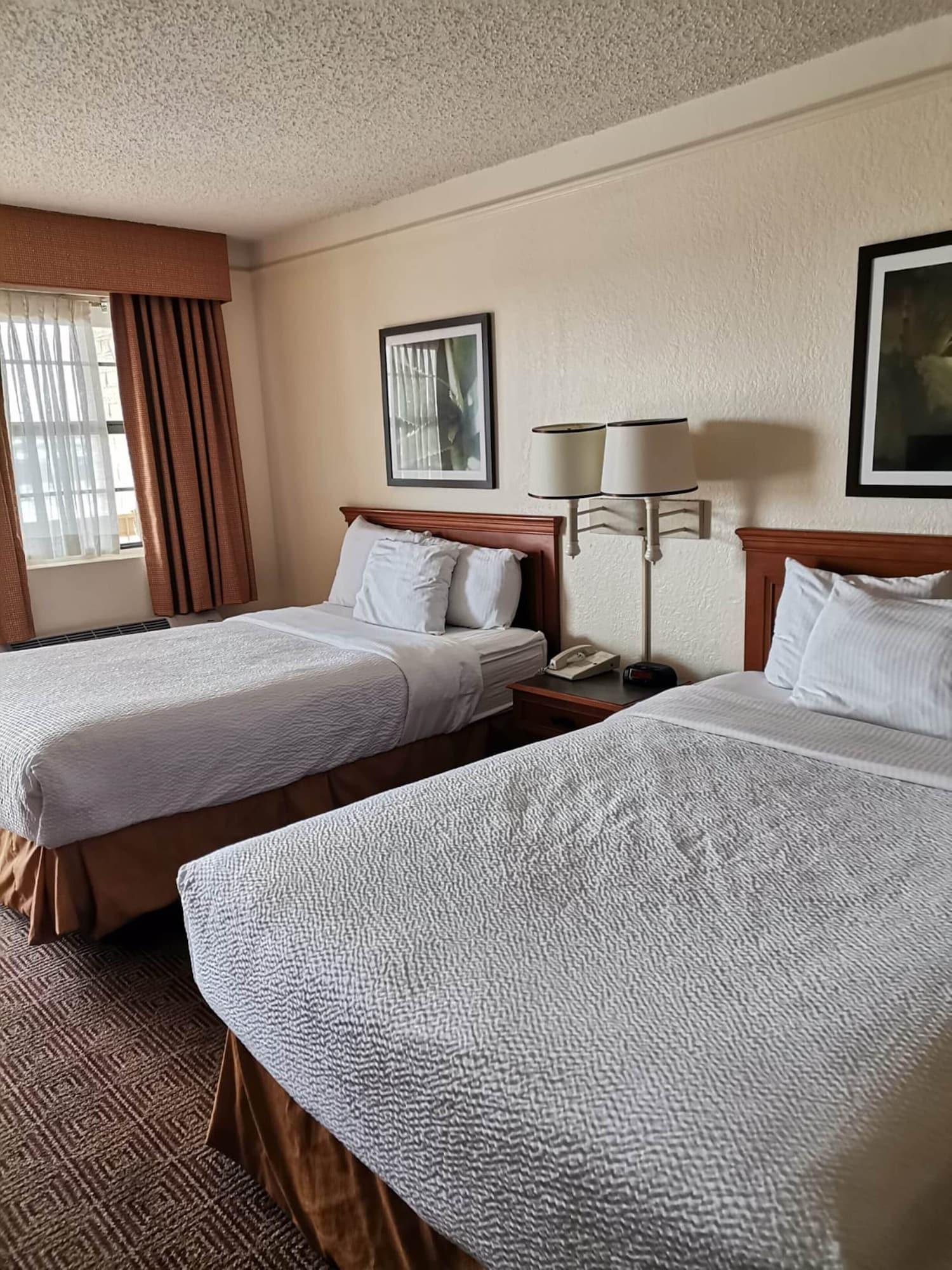 Super 8 By Wyndham Near Seaworld Ingram Park 3*