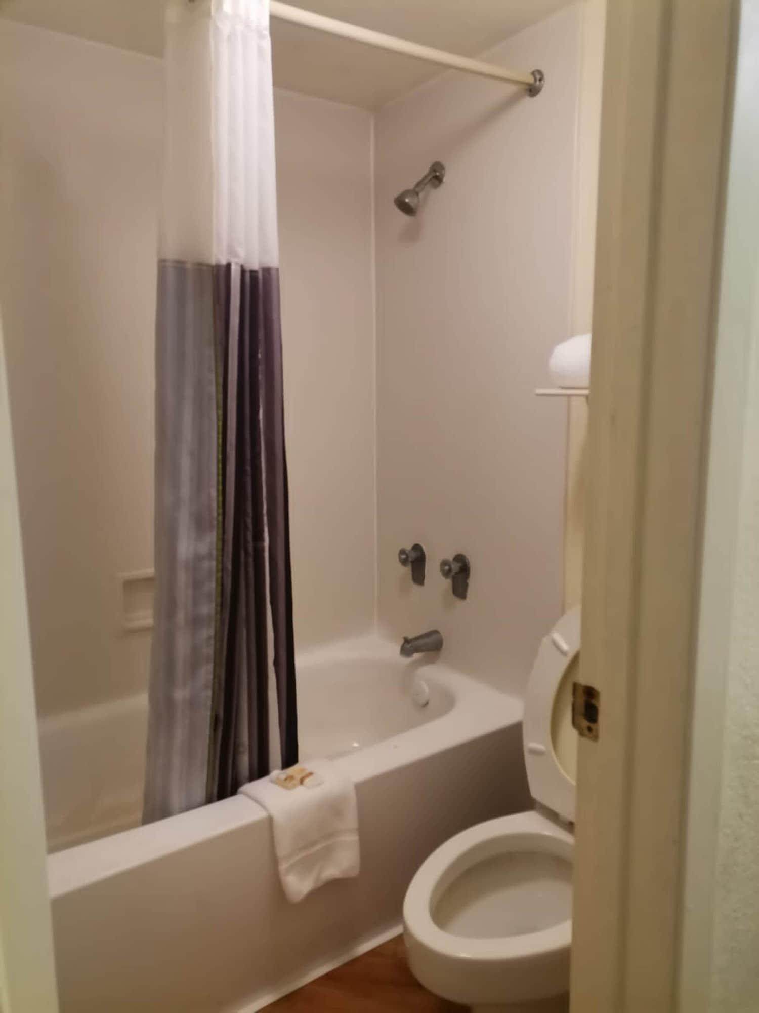 Super 8 By Wyndham Near Seaworld Ingram Park Hotel San Antonio