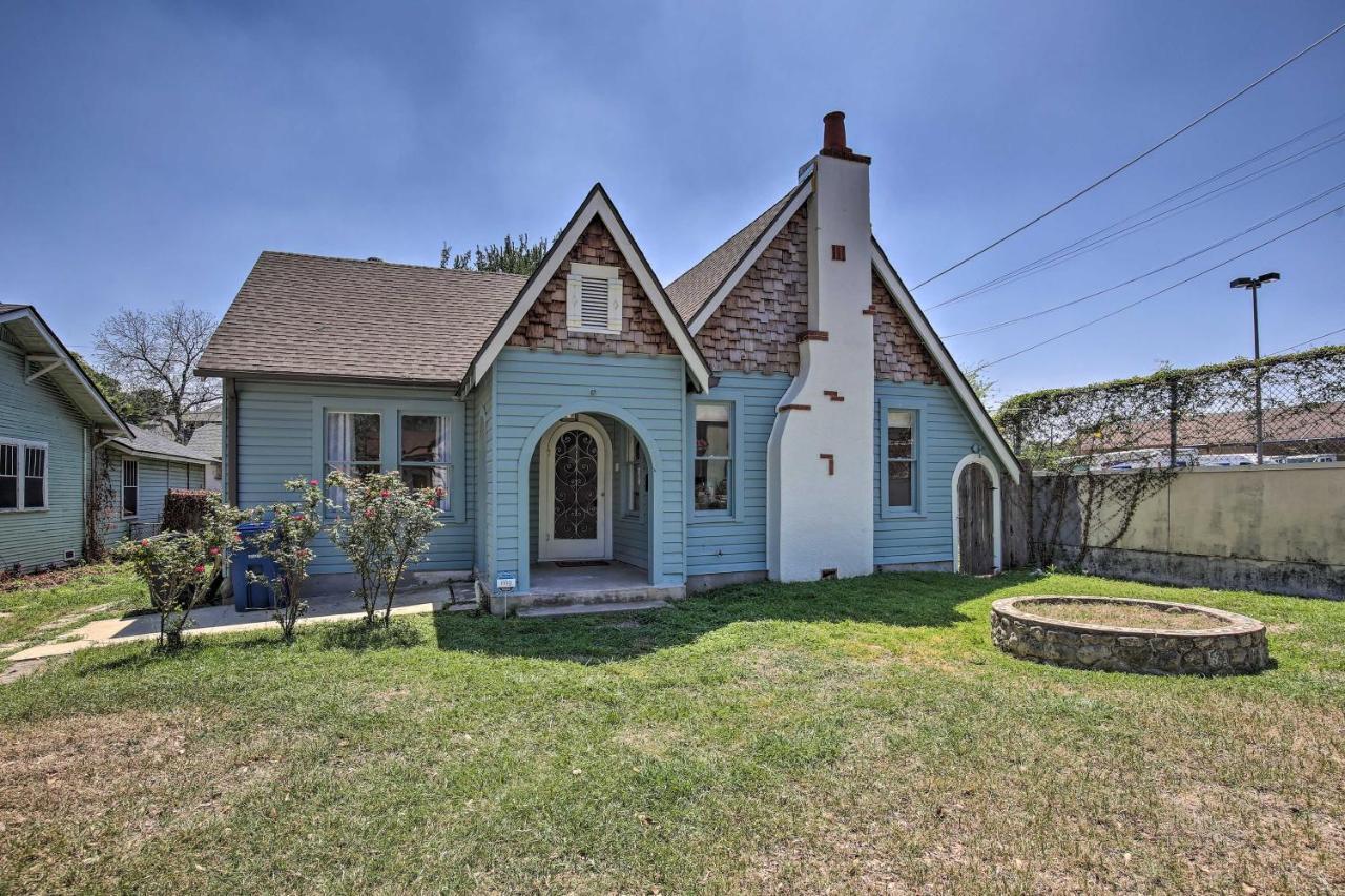 Historic With Yard Near St Marys Strip! Holiday home San Antonio