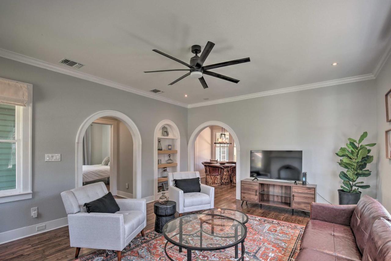 Historic With Yard Near St Marys Strip! San Antonio