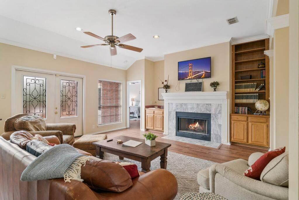 Holiday home Stone Oak Oasis With Private Pool And Grill! San Antonio