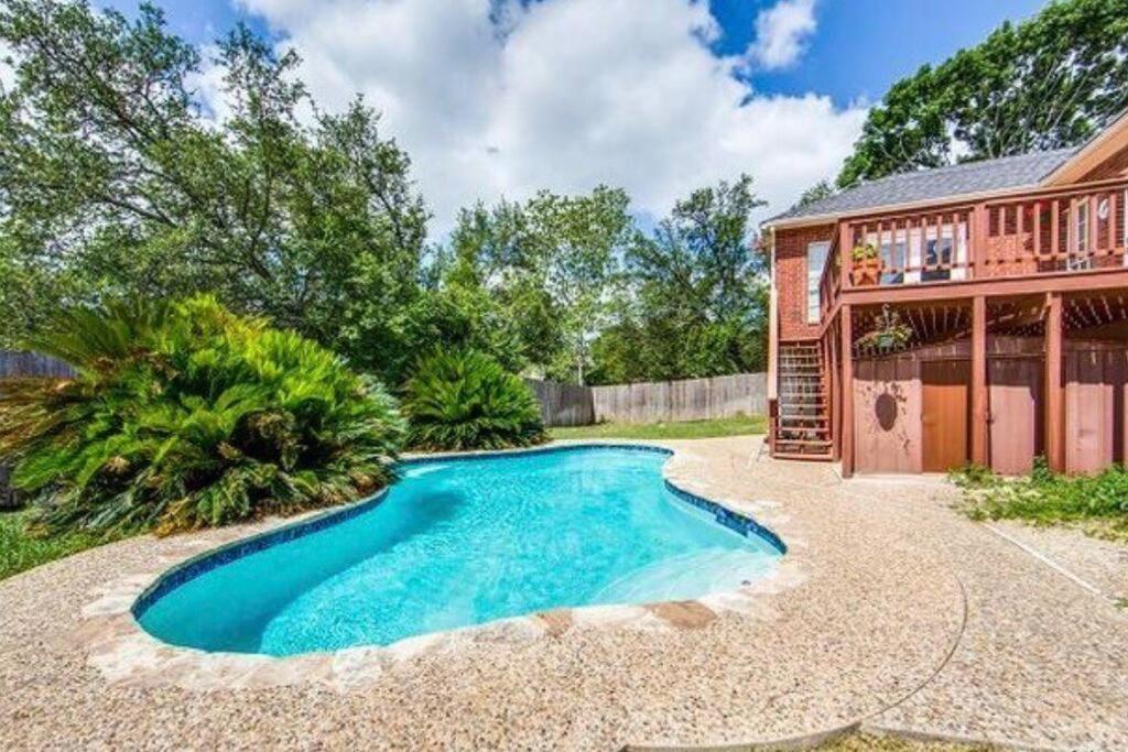 Holiday home Stone Oak Oasis With Private Pool And Grill!