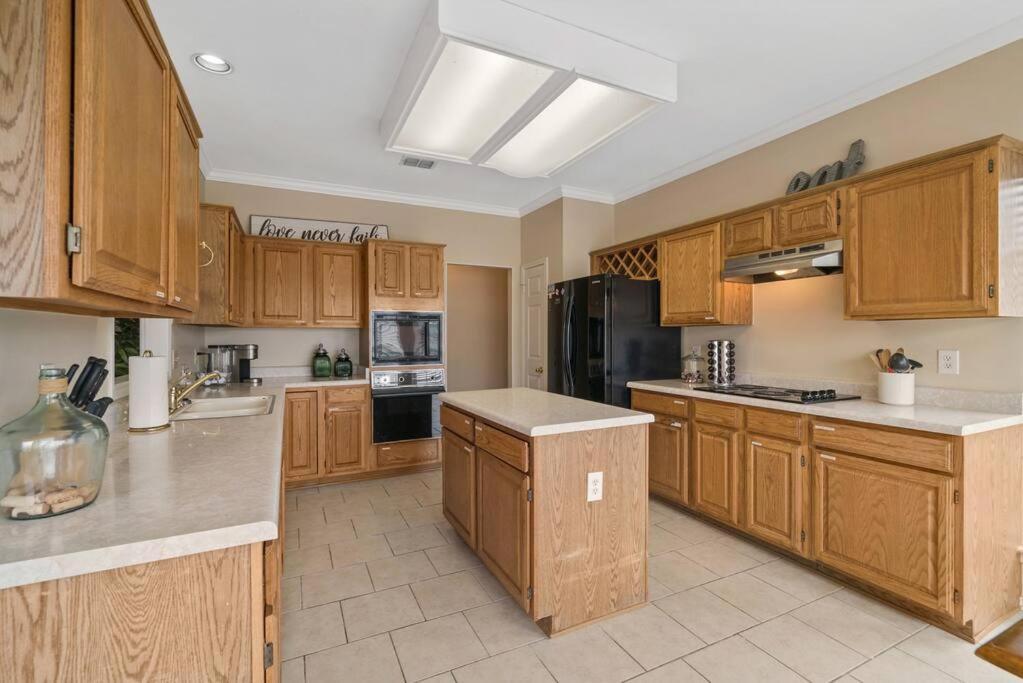 Holiday home Stone Oak Oasis With Private Pool And Grill!