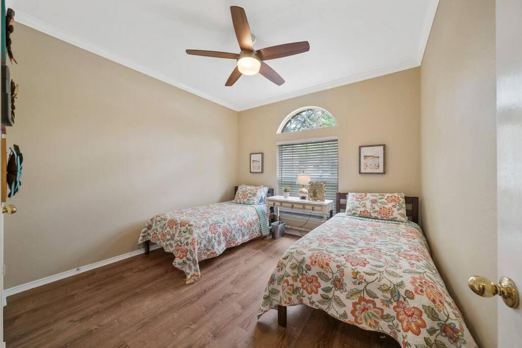 Stone Oak Oasis With Private Pool And Grill!