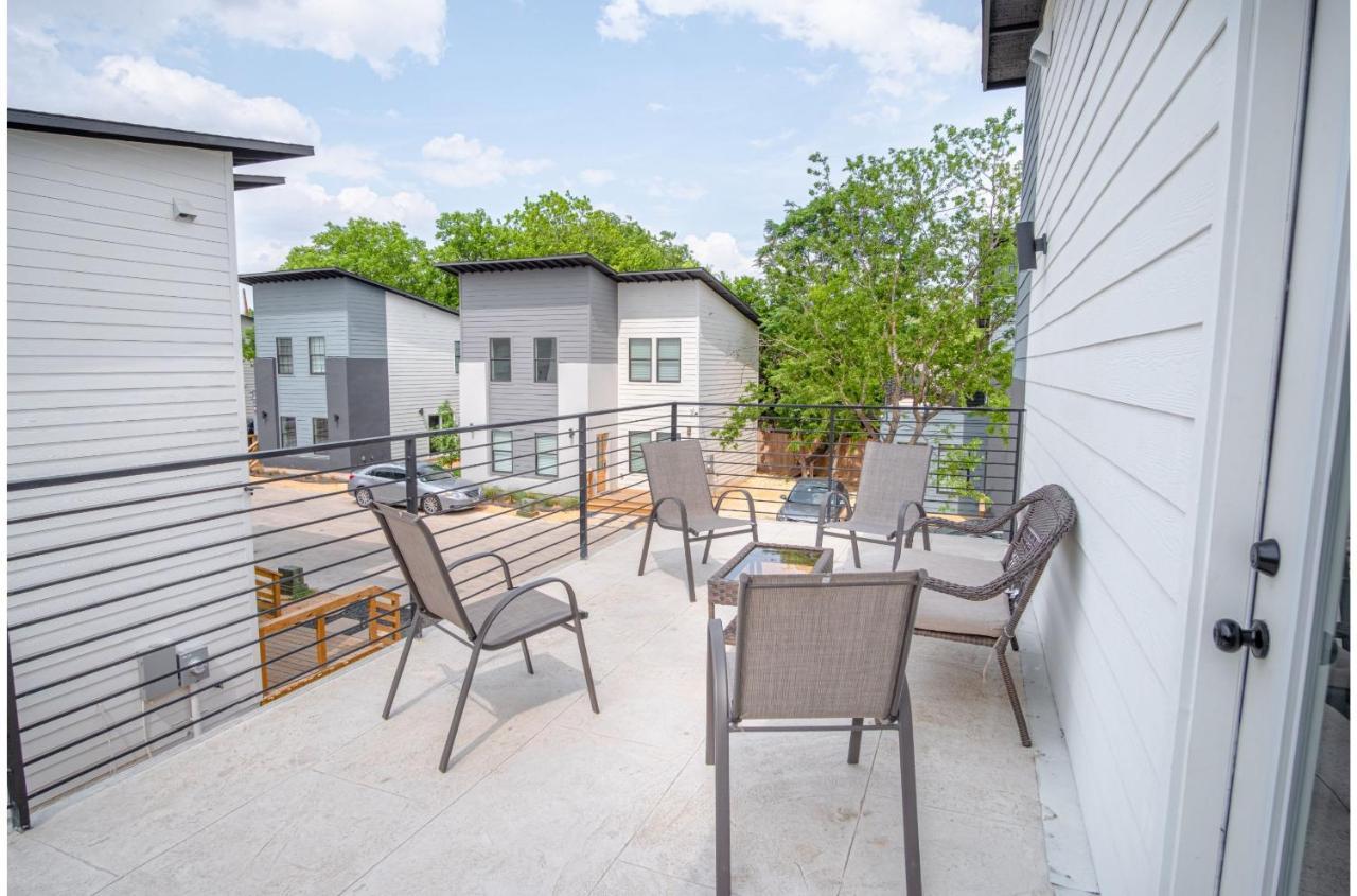Brand New 4 Stylish 3br Near Exciting Downtown Apartment *
