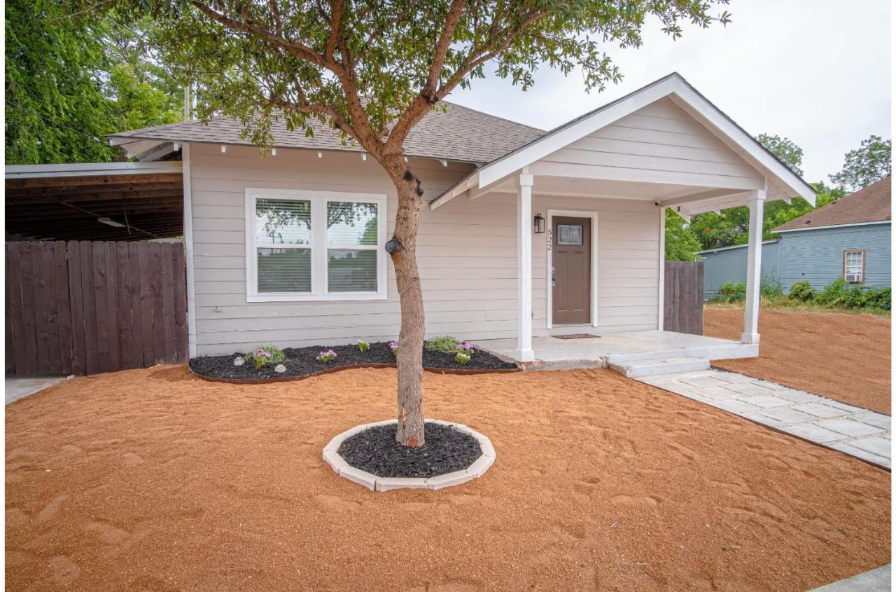 Captivating 4br 2ba Near Awesome Downtown *