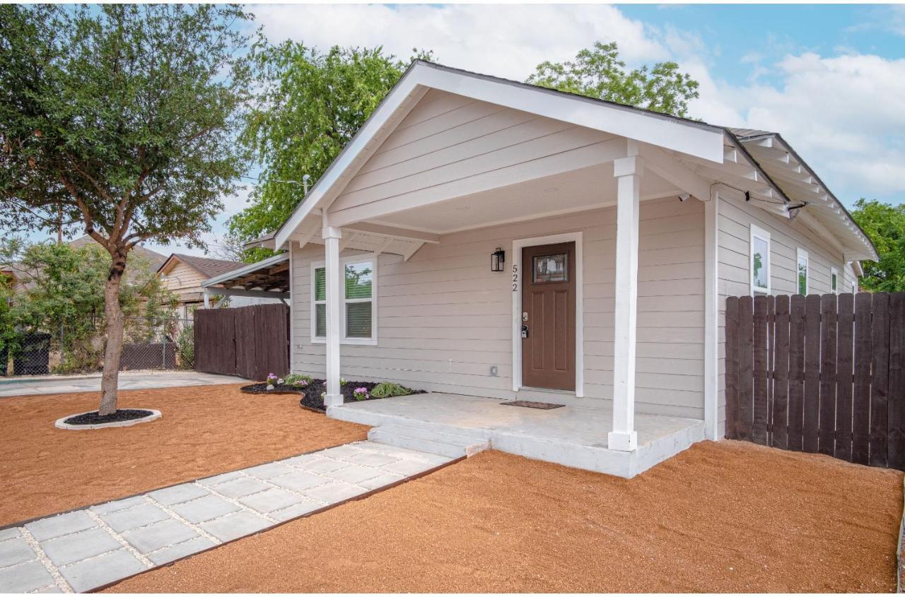 Captivating 4br 2ba Near Awesome Downtown