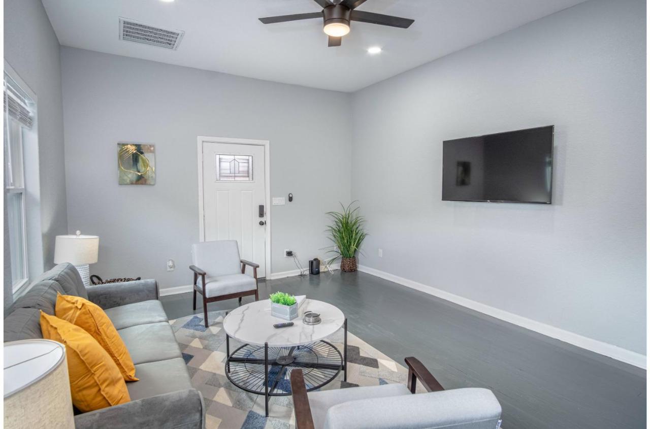 Holiday home Captivating 4br 2ba Near Awesome Downtown