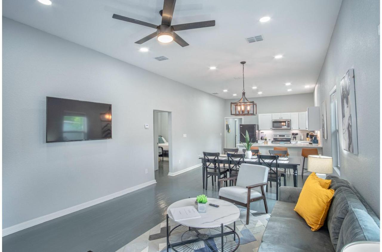 Holiday home Captivating 4br 2ba Near Awesome Downtown *