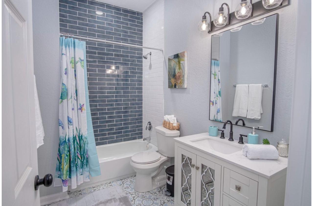 Captivating 4br 2ba Near Awesome Downtown *