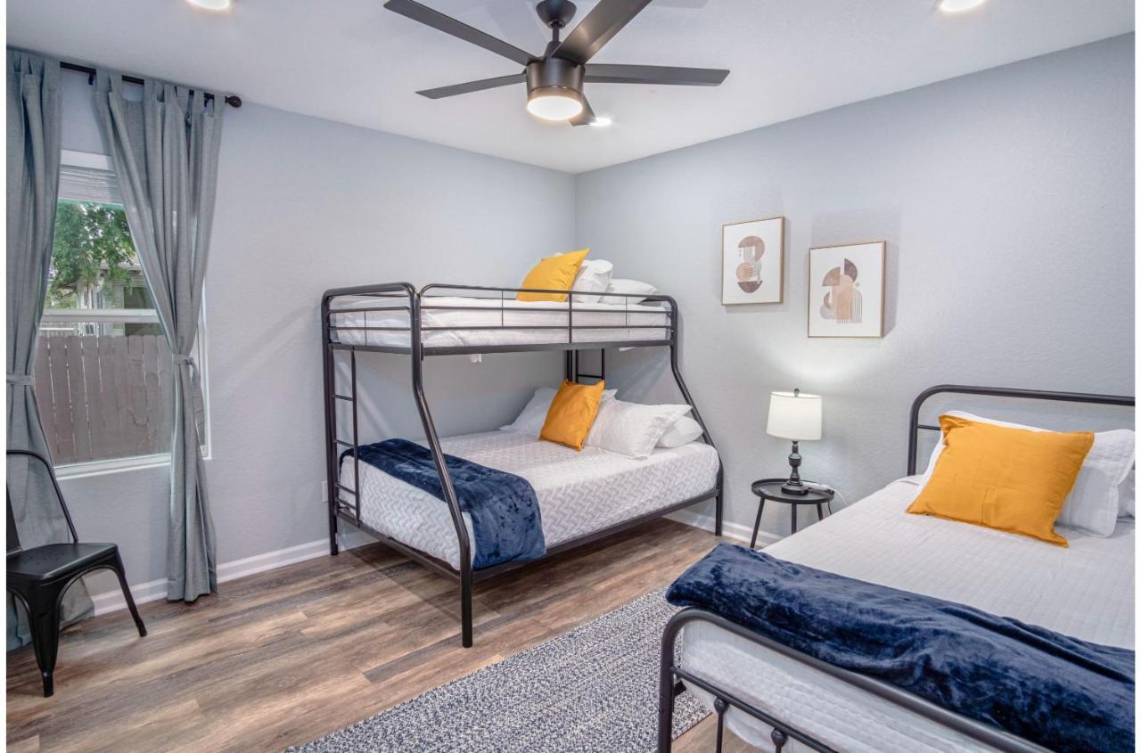 Captivating 4br 2ba Near Awesome Downtown Holiday home