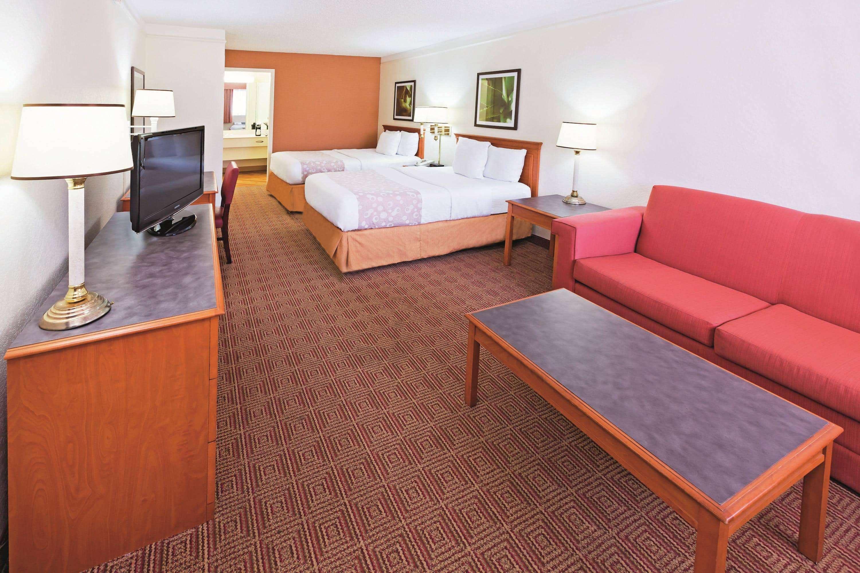 Super 8 By Wyndham Near Seaworld Ingram Park San Antonio