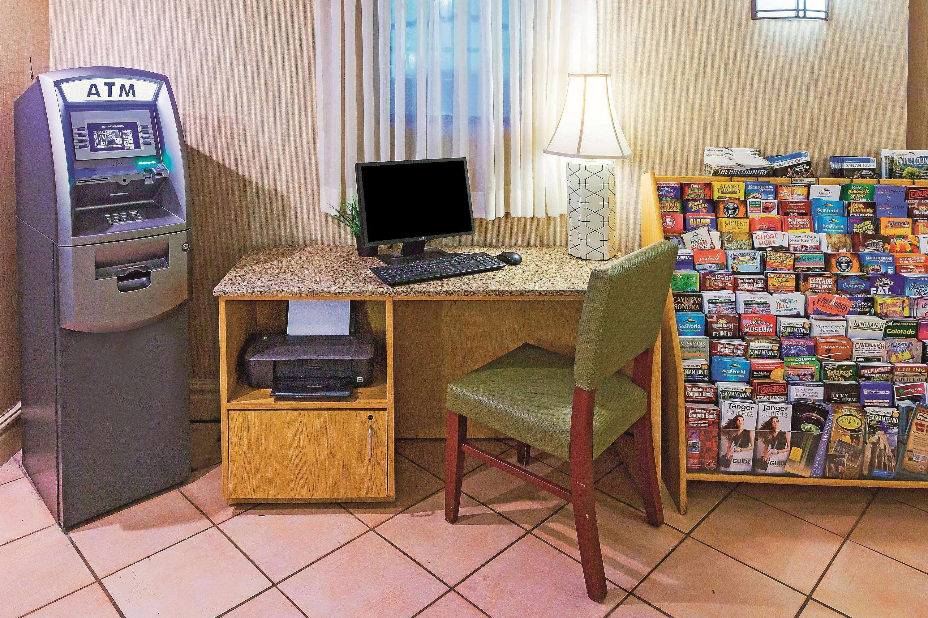 Super 8 By Wyndham Near Seaworld Ingram Park Hotel San Antonio