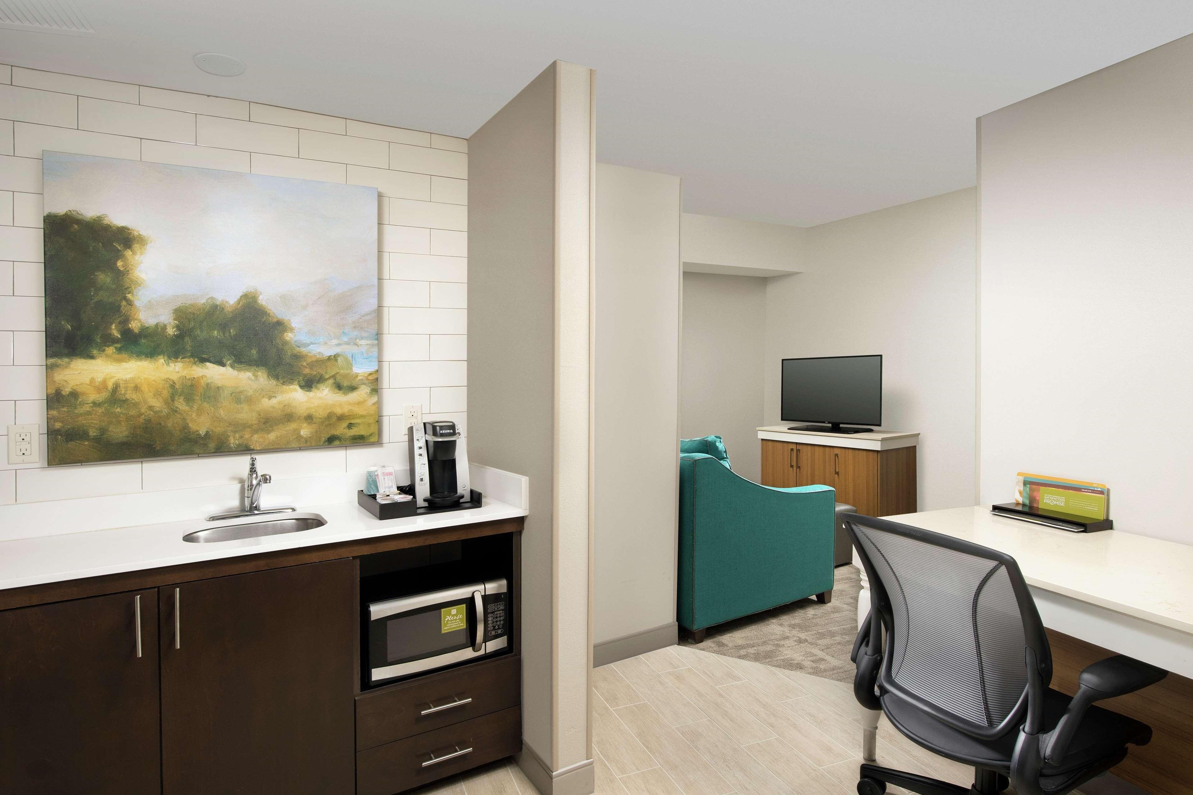 Hilton Garden Airport South Hotel 3*