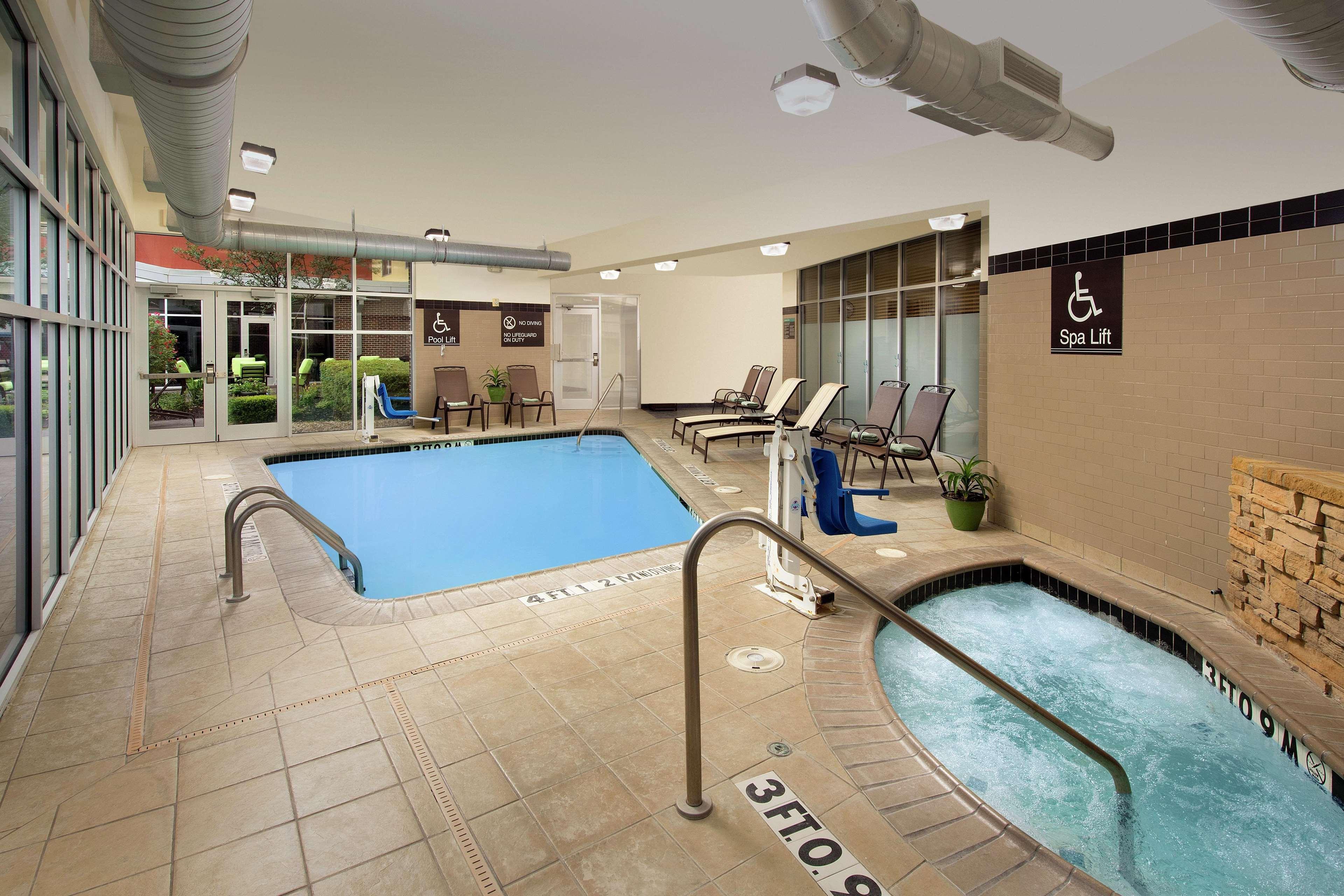 Hilton Garden Airport South Hotel