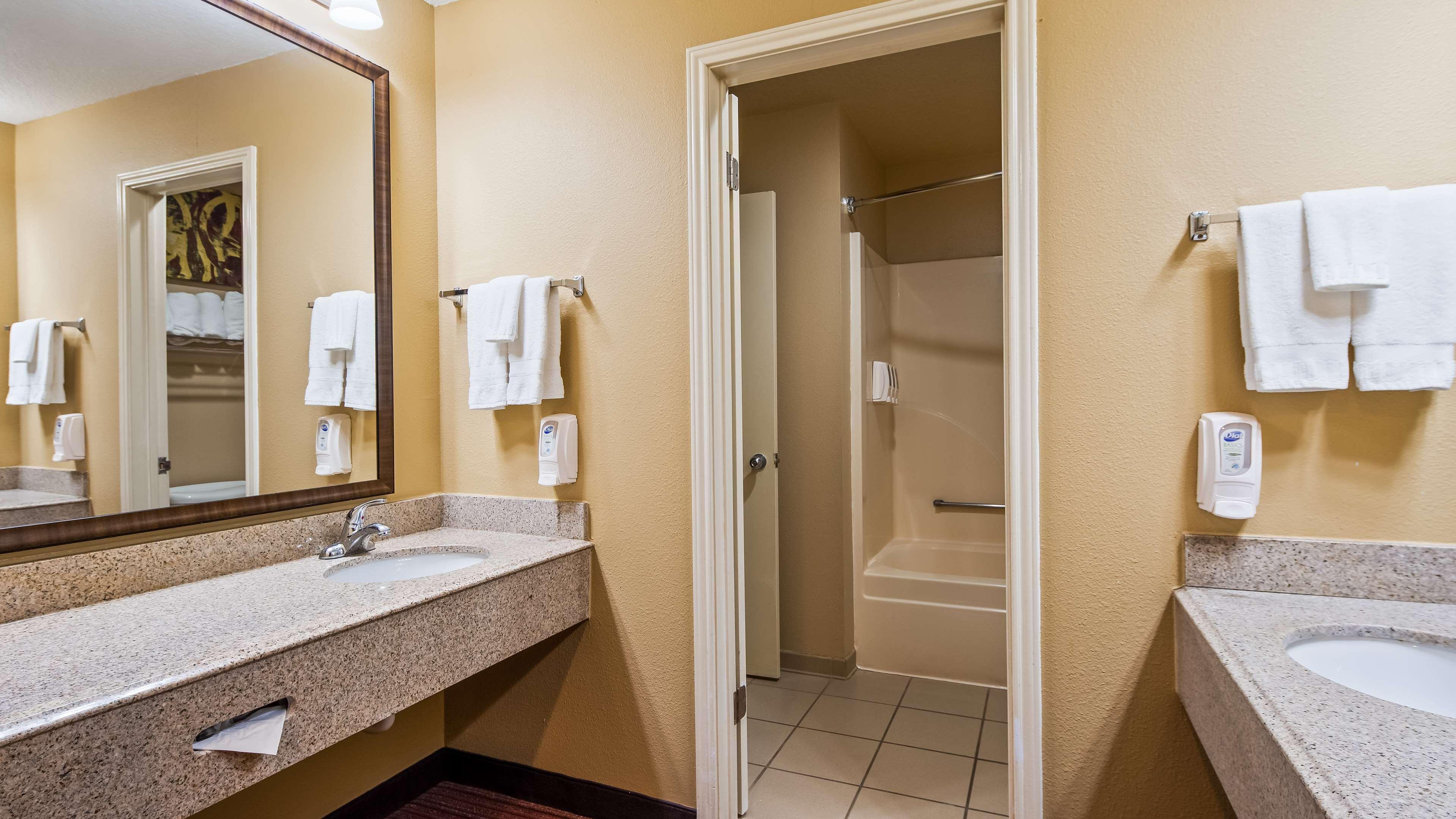 Hotel Surestay By Western Fiesta San Antonio