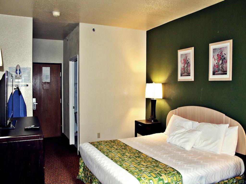 Hotel Surestay By Western Airport