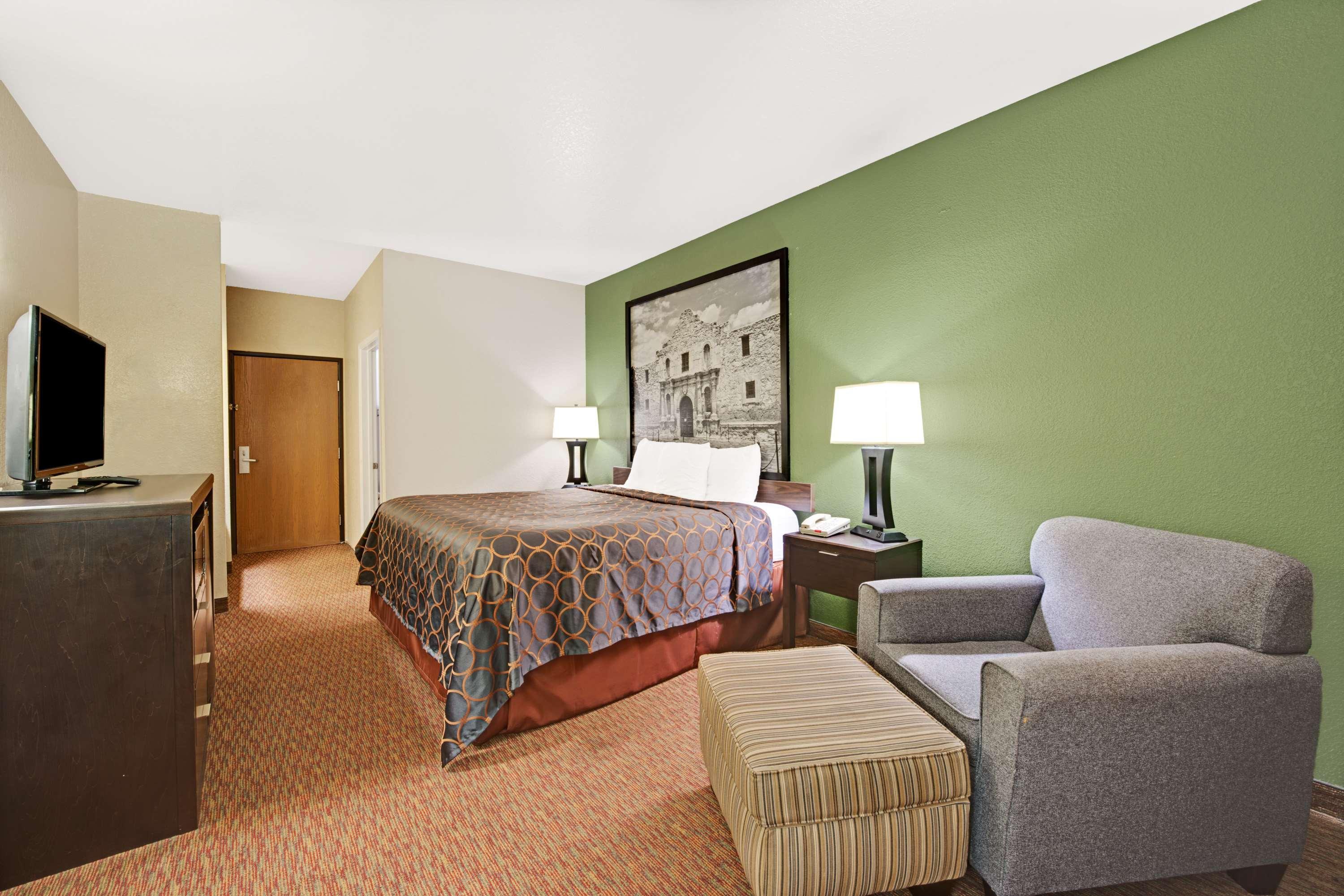 Surestay By Western Airport Hotel 3*
