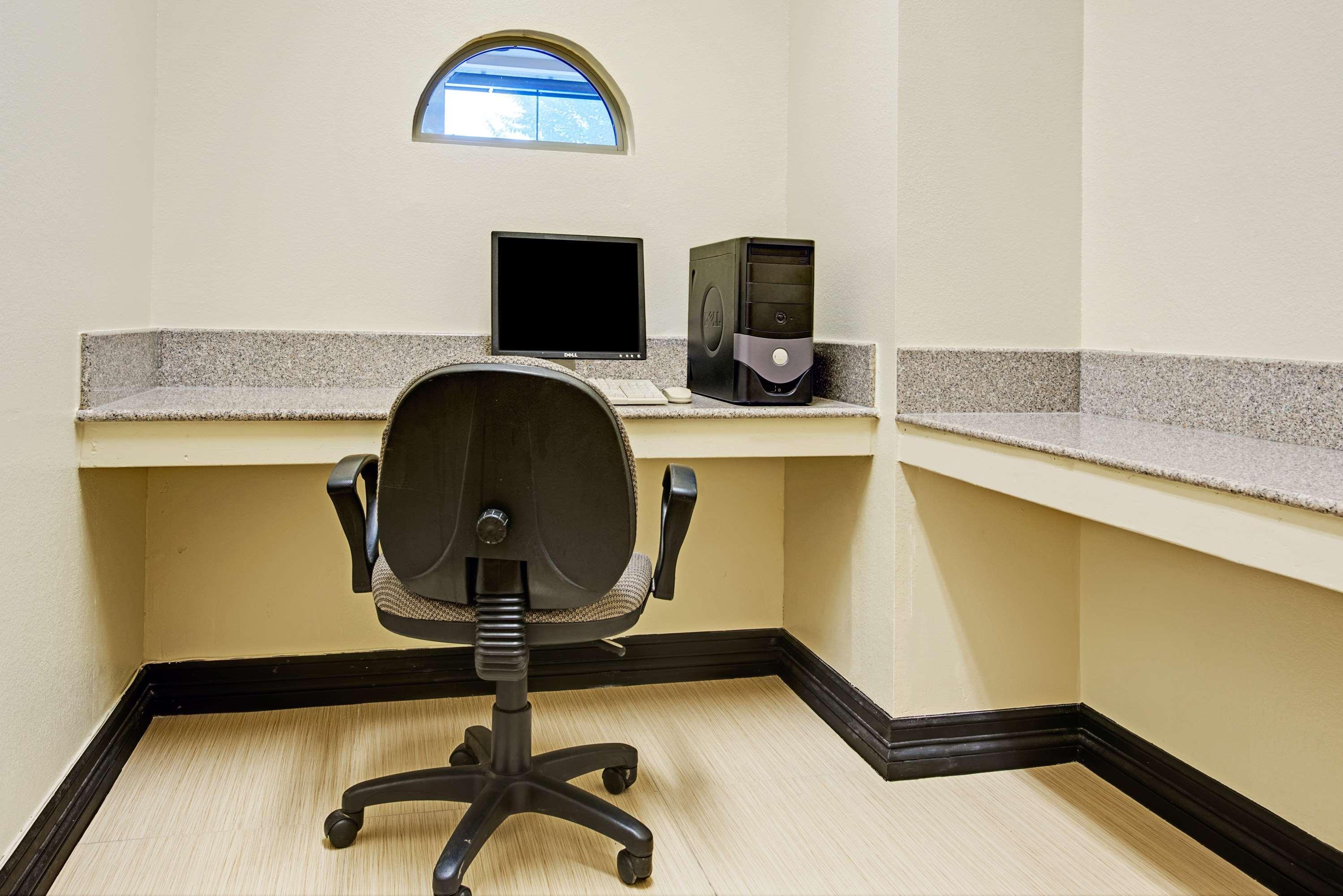 Surestay By Western Airport Hotel