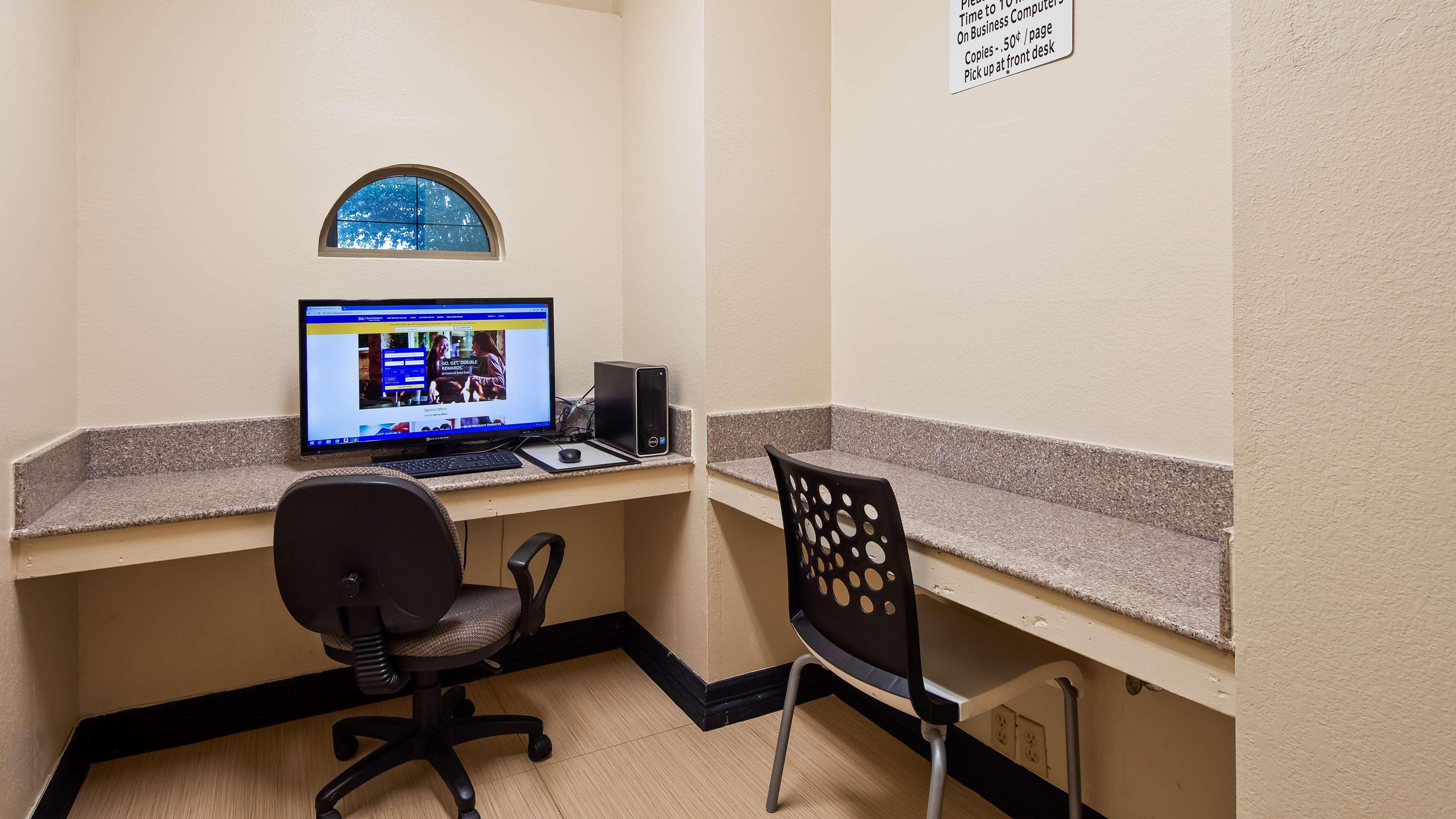 Surestay By Western Airport 3*