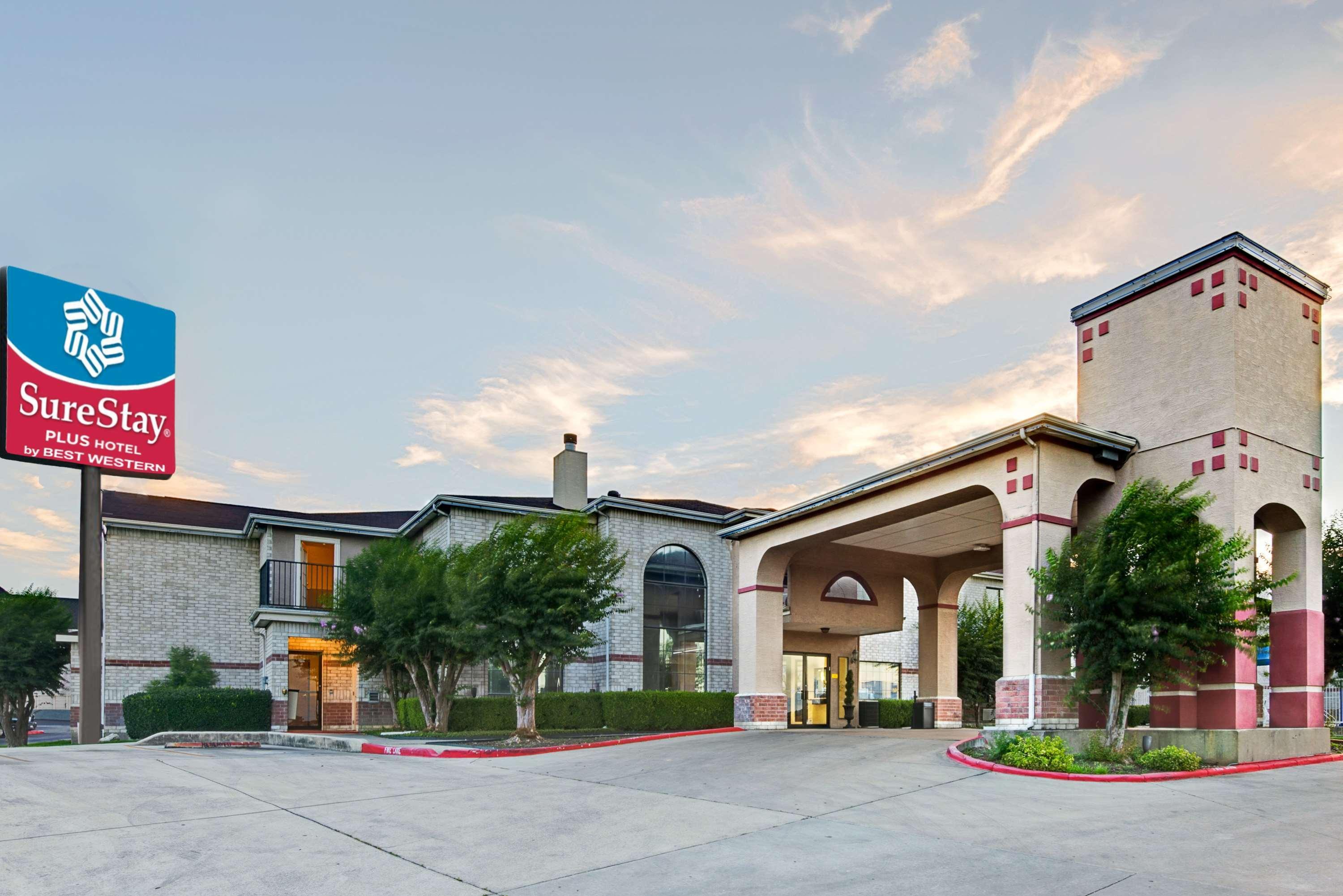 Hotel Surestay By Western Airport 3*