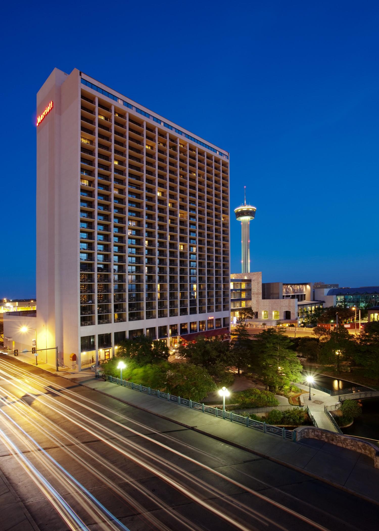 Marriott Riverwalk Hotel 4*