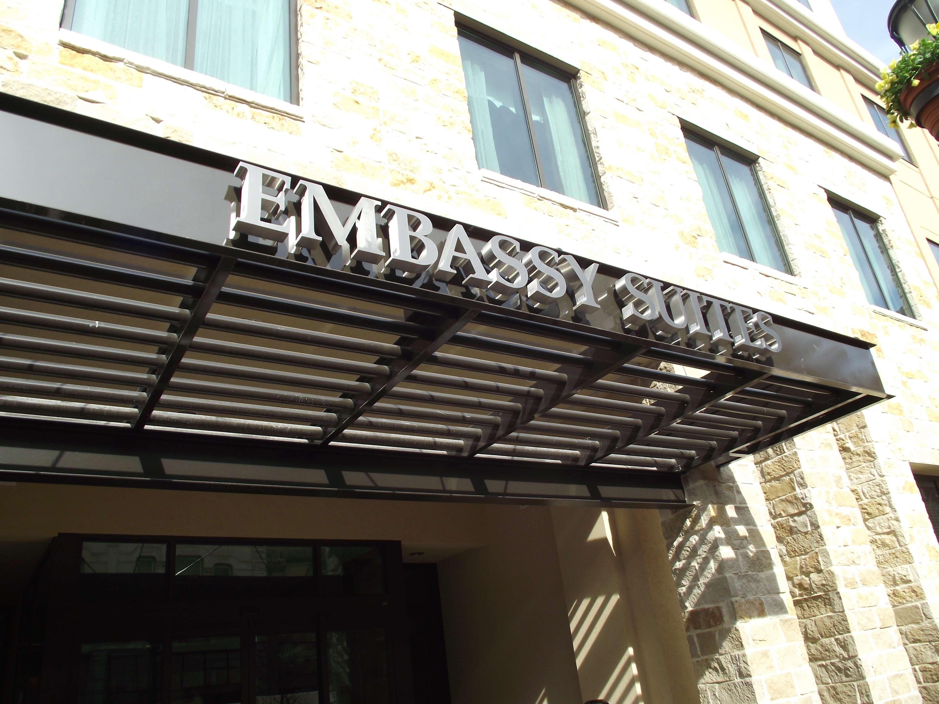 Embassy Riverwalk-downtown Hotel