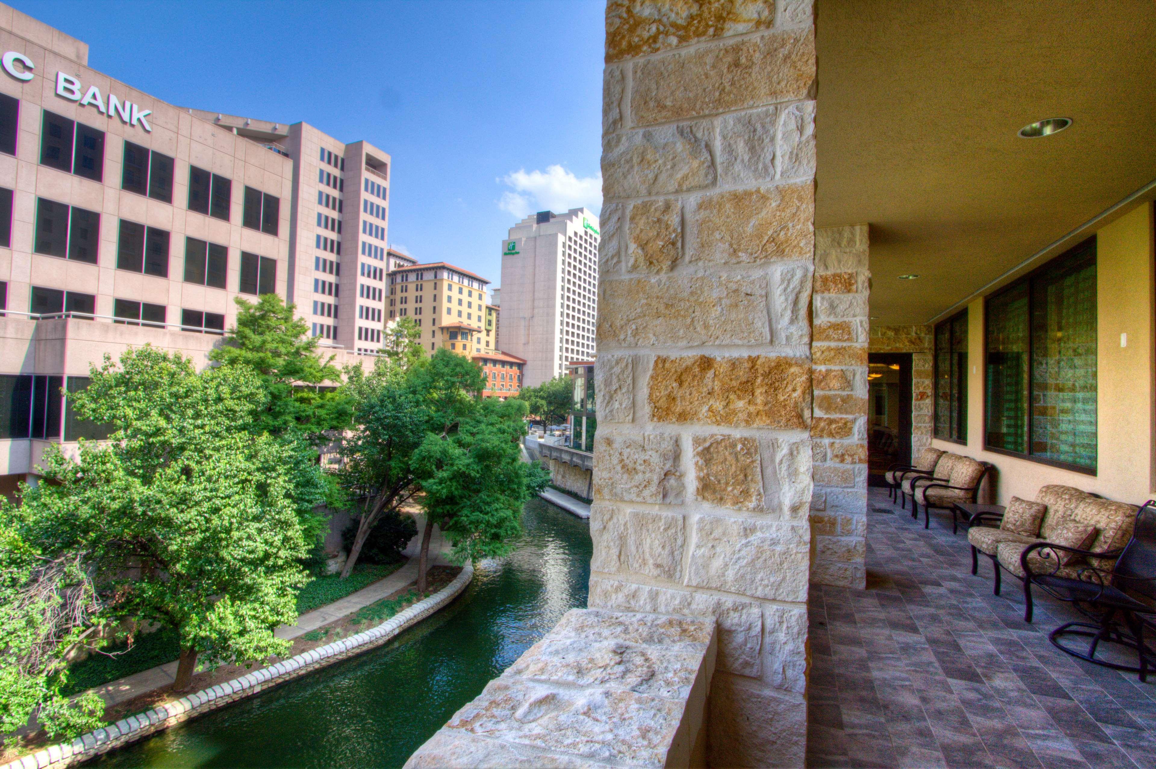 Embassy Riverwalk-downtown 4*