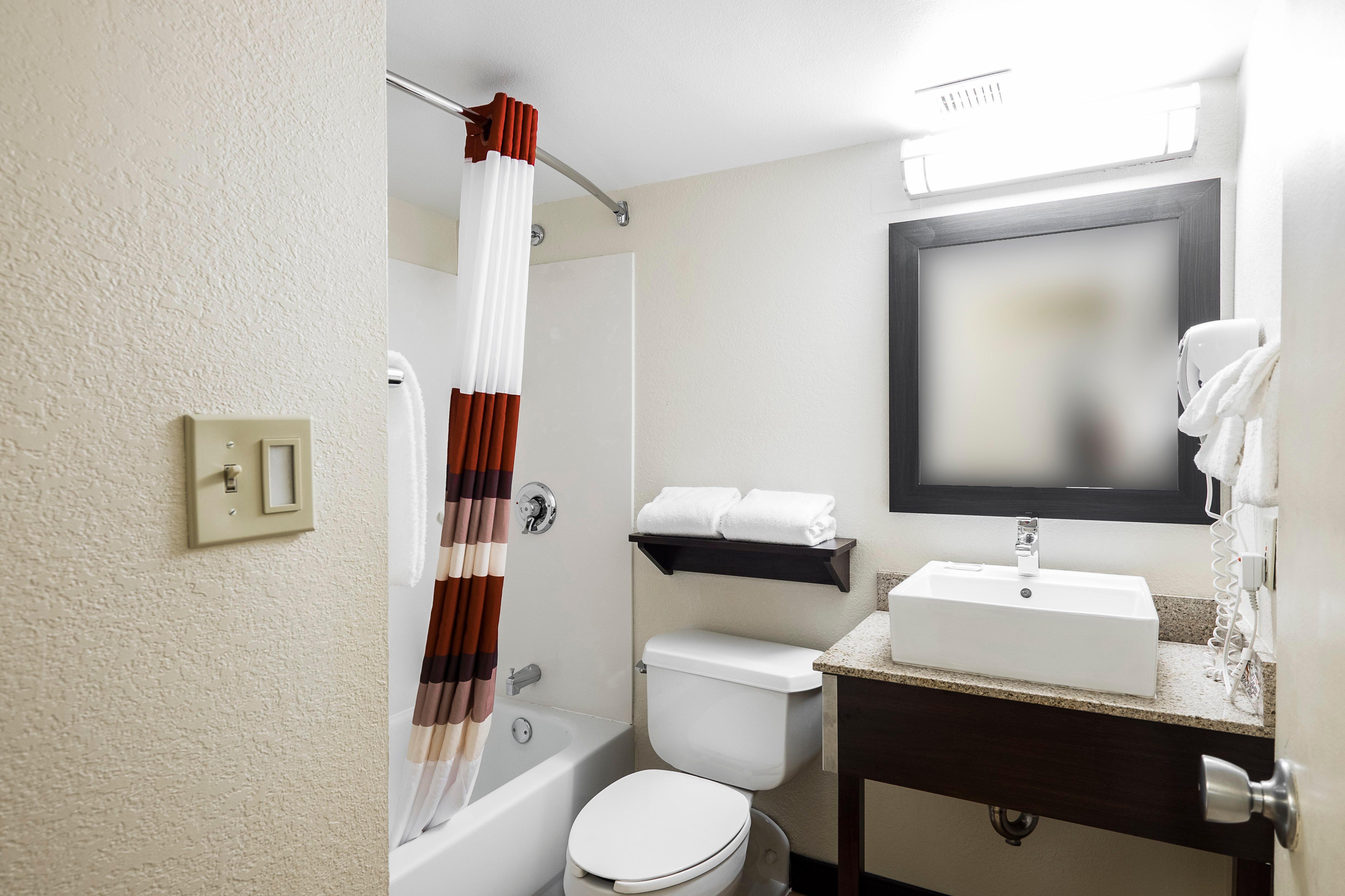 Hotel Red Roof Plus+ Downtown - Riverwalk 3*